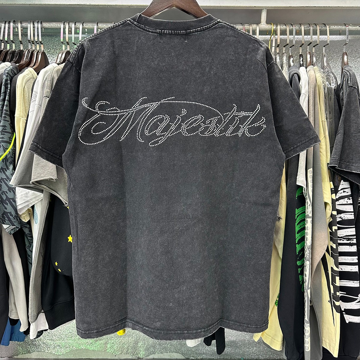 MAJESTIK Bulldog Graphic Crop Tee